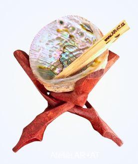 Mušle abalone na stojánku – vykuřovací miska
