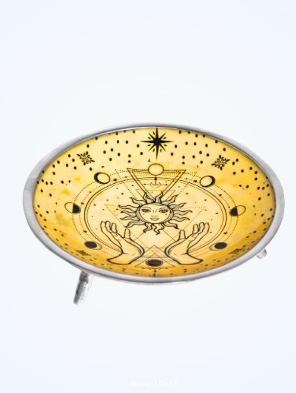 Smaltovaná miska na vykuřovadla s rituálními symboly