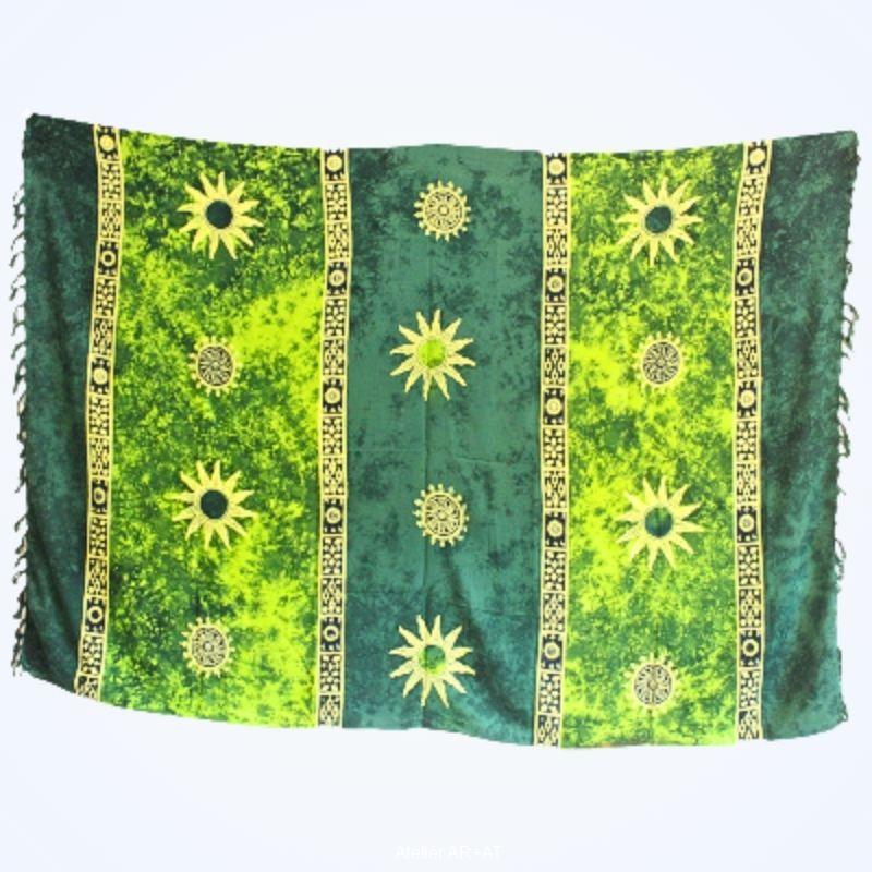 Batikovaný červeno-oranžový sarong se symboly Slunce