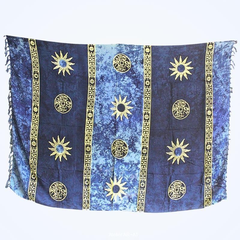 Batikovaný červeno-oranžový sarong se symboly Slunce