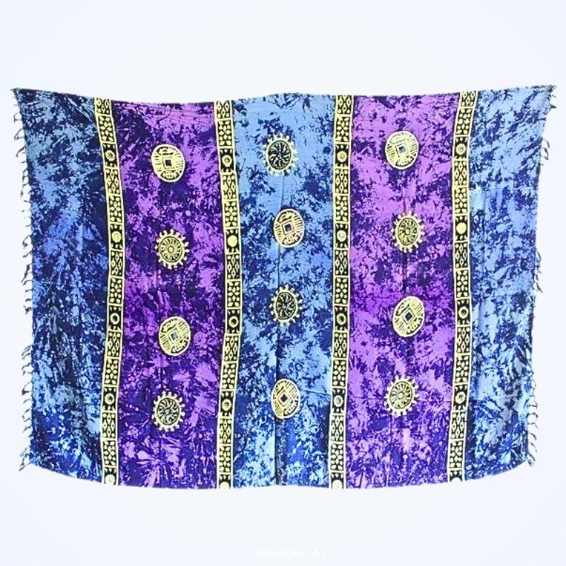 Batikovaný červeno-hnědý sarong se symboly mincí