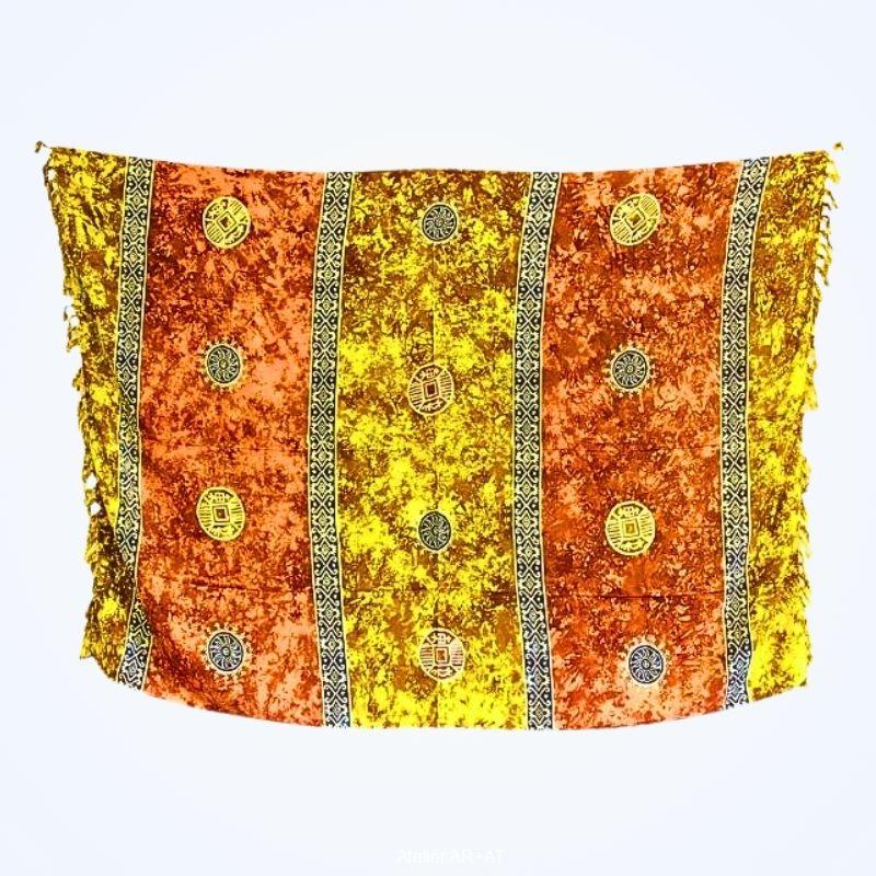 Batikovaný červeno-hnědý sarong se symboly mincí