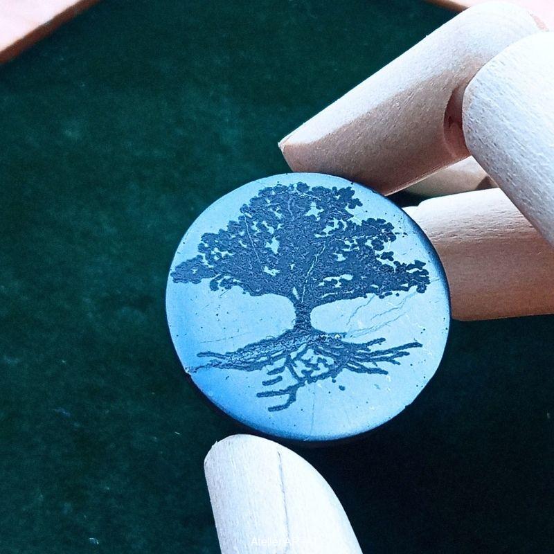 Šungitová hladká destička na mobil (kulatá 2cm)