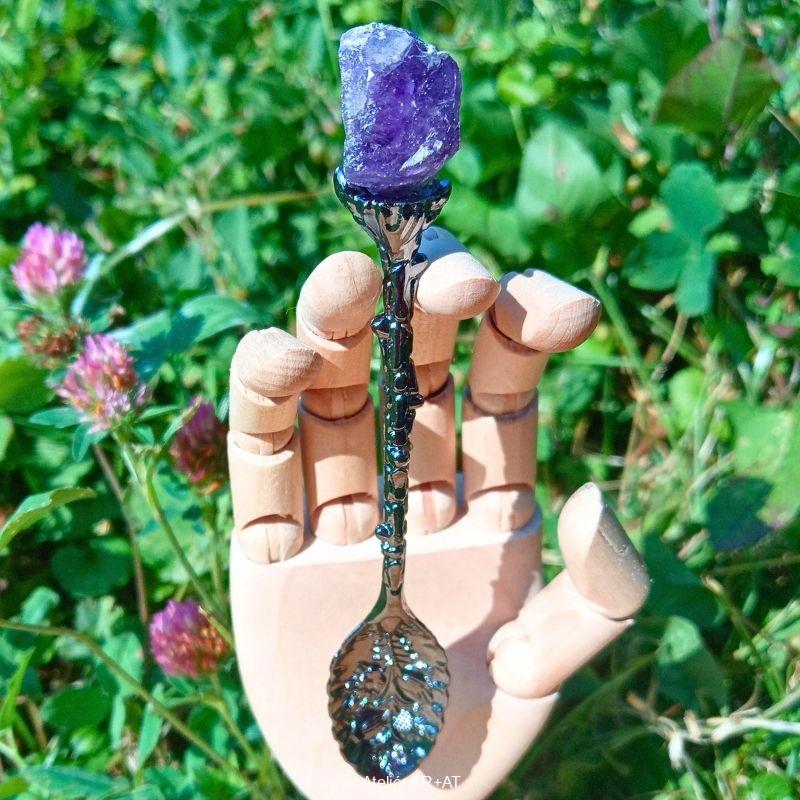 Čajová lžička černá s přírodním krystalem