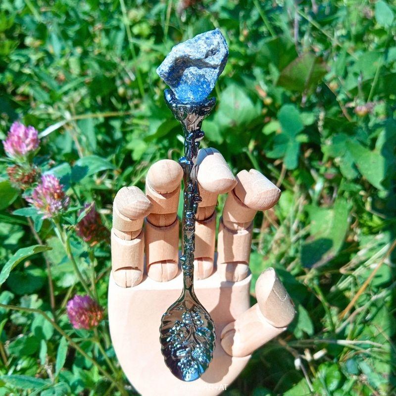 Čajová lžička černá s přírodním krystalem