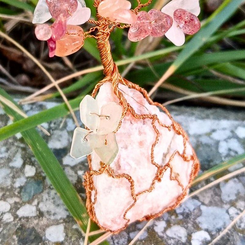Ručně drátovaný Strom Života jménem Jemné Štěstí se čtyřlístkem ze serpentinu