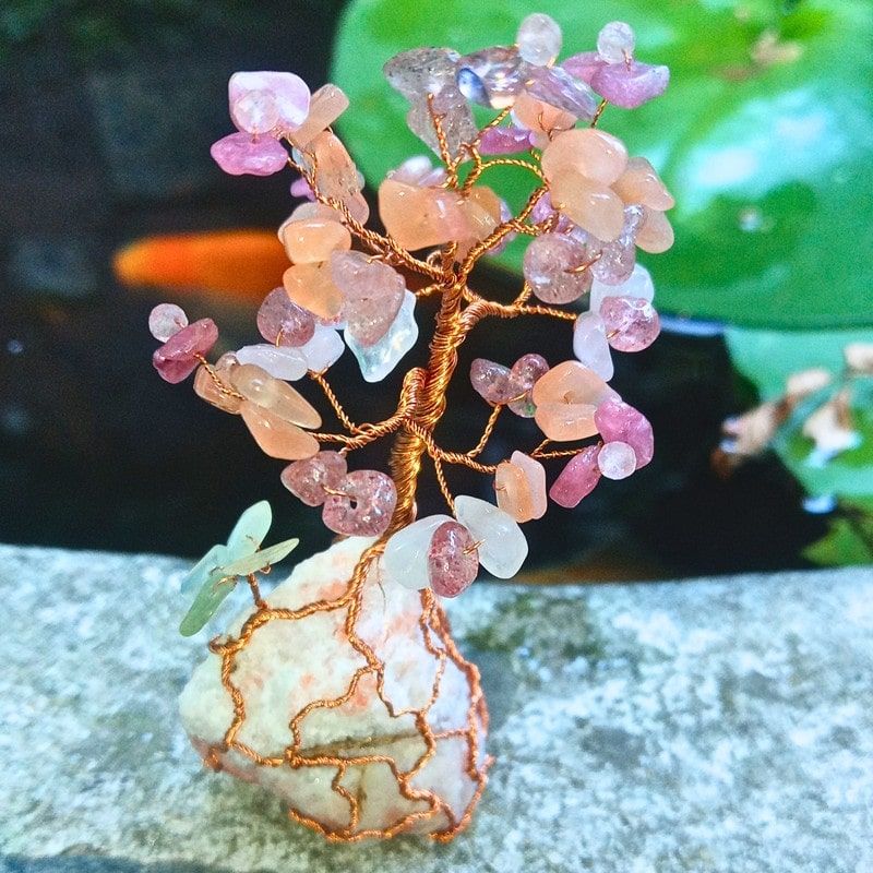 Ručně drátovaný Strom Života Jemné Štěstí u nádrže s rybičkami