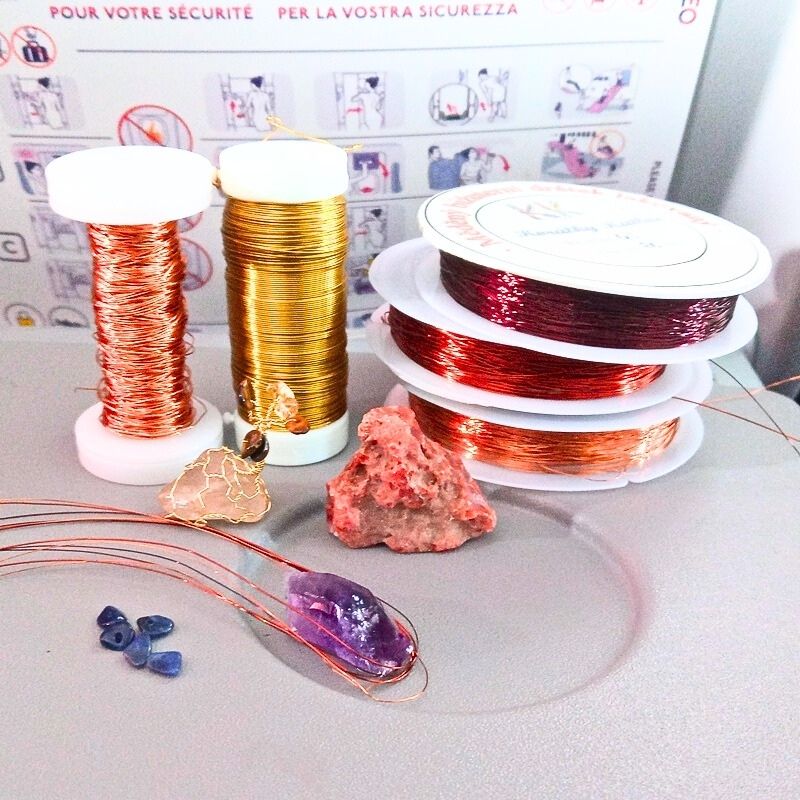 Ručně drátované Stromečky Štěstí ve vánoční Británii