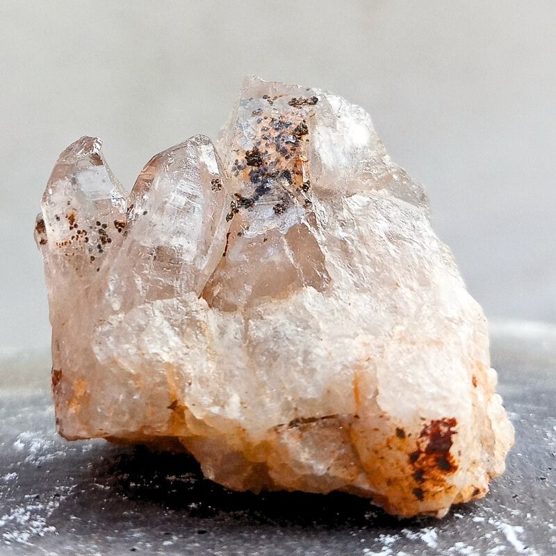 Základový kámen Stromu Života Zlatá Perleť – česká drúza záhnědy