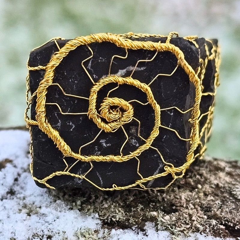 Spirála ručně drátovaného Stromu Života Zlatý Šungit