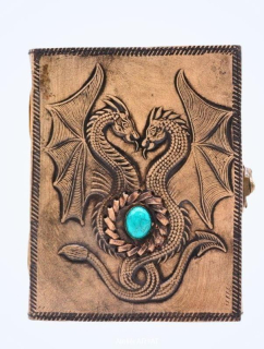 Dračí deník s kabošonem – kožený zápisník s kovovou sponou