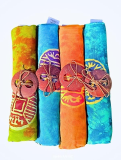 Batikovaný sarong se symboly mincí