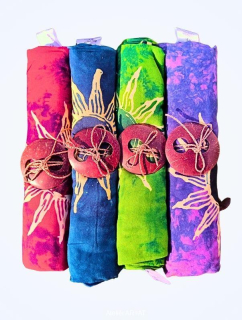 Batikovaný sarong se symboly Slunce